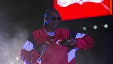 img-title Rajin Ajak Cucu ke Bioskop, Snoop Dogg Kritik Kartun yang Iklankan LGBTQ+