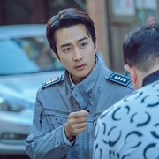 7 Potret Song Seung Heon, 'Ahjussi' Tampan yang Comeback di Drama Rom-Com My Troublesome Star