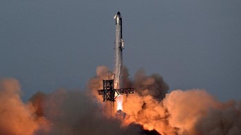 FOTO: Megaroket Starship SpaceX Meluncur setelah Berulang Kali Gagal