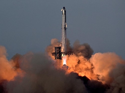 Starship Berhasil Meluncur di Uji Coba ke-10, Elon Musk Kegirangan