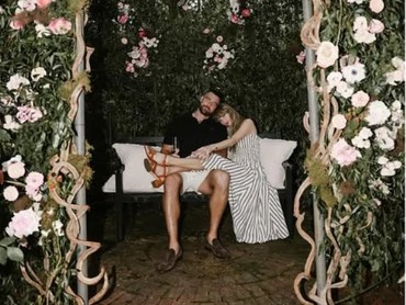 img-title Pertunangan Taylor Swift dan Travis Kelce Pecahkan Rekor