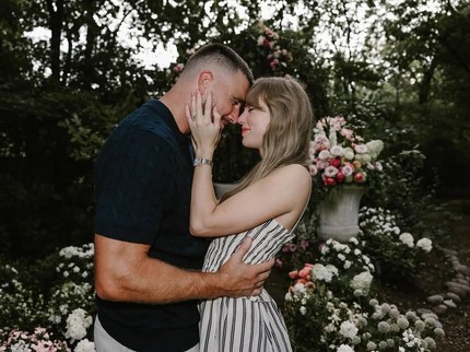 Taylor Swift Dilamar Travis Kelce dengan Cincin Rp16 M, Ini 5 Momen Romantisnya