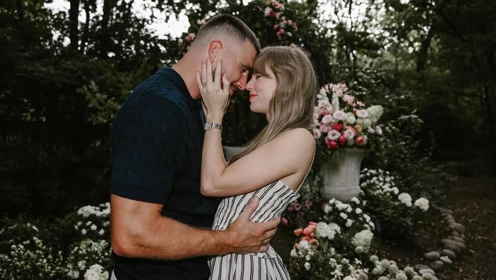 Taylor Swift & Travis Kelce umumkan pernikahan.