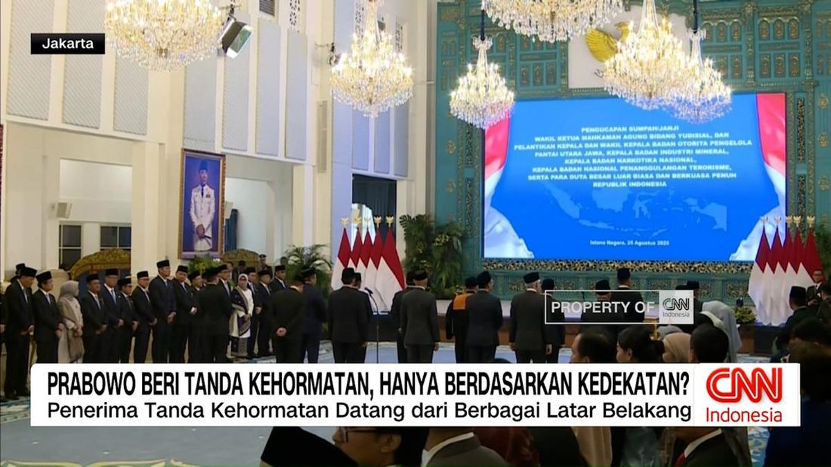 VIDEO: Prabowo Beri Tanda Kehormatan, Hanya Berdasarkan Kedekatan?