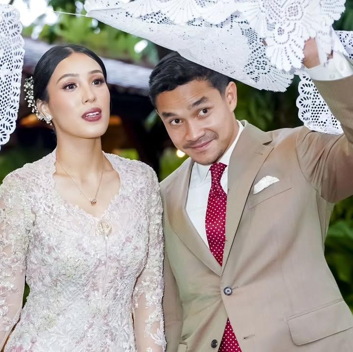<p>Dede dan keluarga pun berharap agar Alifiya dan calon suaminya selalu disertakan dengan hal-hal baik dan kebahagiaan. &ldquo;Doakan anak-anak kami menemukan kebahagiaan seterusnya,&rdquo; ujar pria 58 tahun ini.&nbsp;(Foto: Instagram@ddyusuf66)</p>