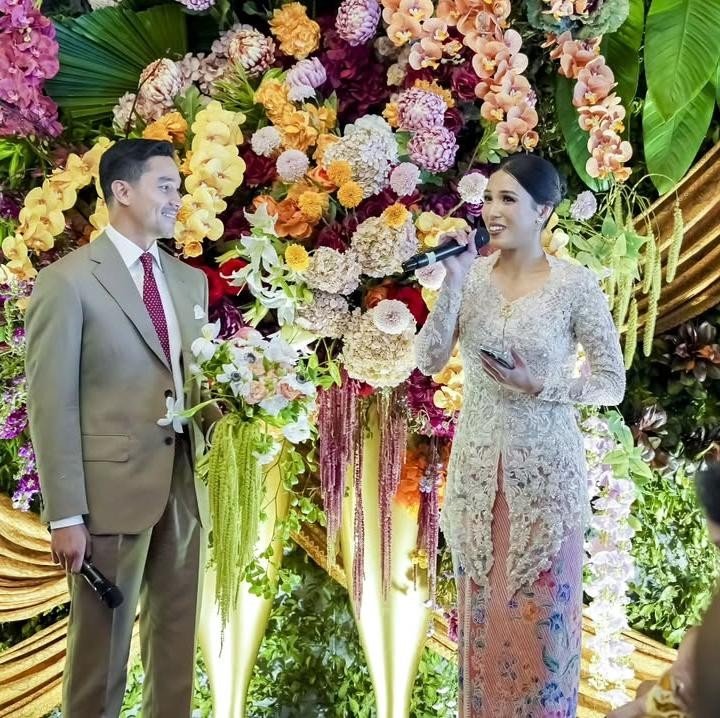 <p>Momen itu dibagikan langsung oleh ayahnya melalui beberapa foto yang diunggah di akun Instagram pribadinya. &ldquo;Alhamdulillah, kemarin sudah terlaksana acara Lamaran si sulung ananda Alifiya Yusuf dengan Alkays Yusuf. Semoga semua dilancarkan sampai akad nanti,&rdquo; tulis Dede, dikutip dari laman Instagram <em>@ddyusuf66,</em> Kamis (28/8/2025).&nbsp;(Foto: Instagram@ddyusuf66)</p>