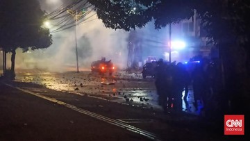 Area Kampus Unisba dan Unpas Bandung Ditembaki Gas Air Mata