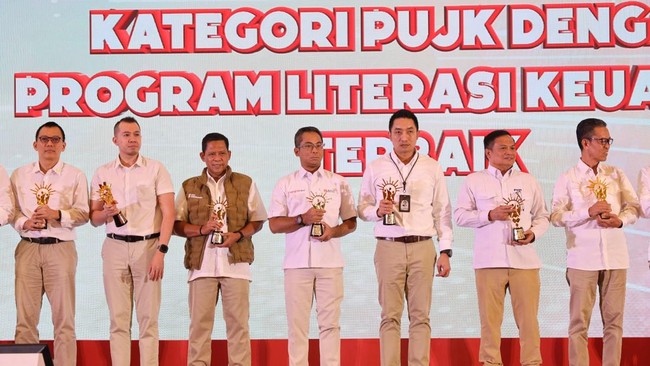 Komitmen Literasi Keuangan BNI Raih 2 Penghargaan dari OJK Apresiasi itu mencakup PUJK dengan Pembentukan Program OJK PEDULI Termasif, dan Mitra Kerja Sama Satuan Pendidikan Berbasis Agama Implementasi KEJAR Terbaik.