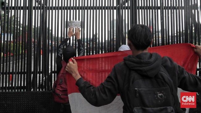 Sejumlah media asing menyoroti laporan lembaga hak asasi manusia KontraS soal dugaan hilangnya puluhan orang saat aksi unjuk rasa.