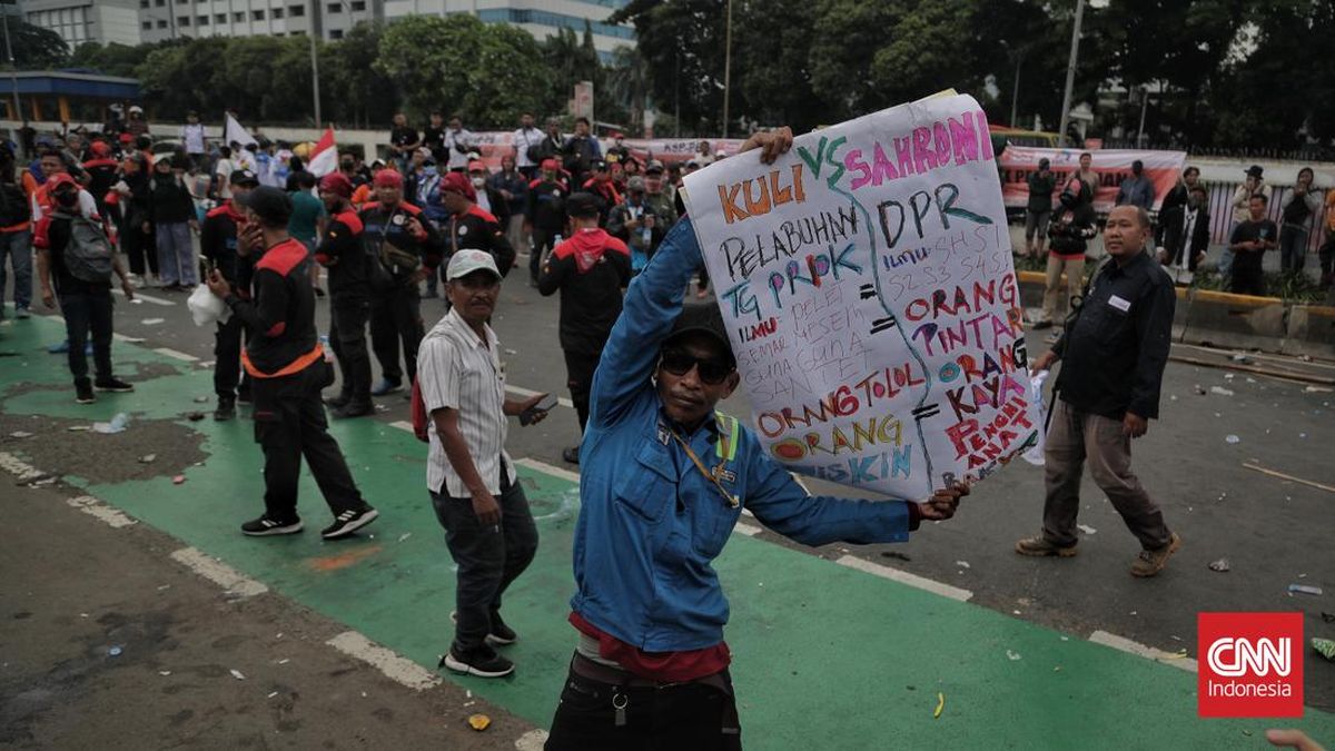 GBK Lockdown Imbas Demo DPR 29 Agustus Memanas, Pengunjung Terjebak