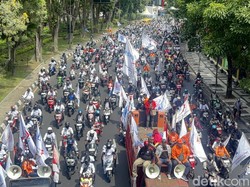Demo Massa Buruh di Surabaya, Bawa Bendera One Piece-Tikus Berdasi