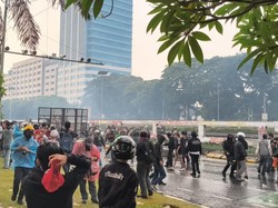 Tol Tomang-Pejompongan Macet Imbas Demo, Sejumlah Gerbang Tol Ditutup