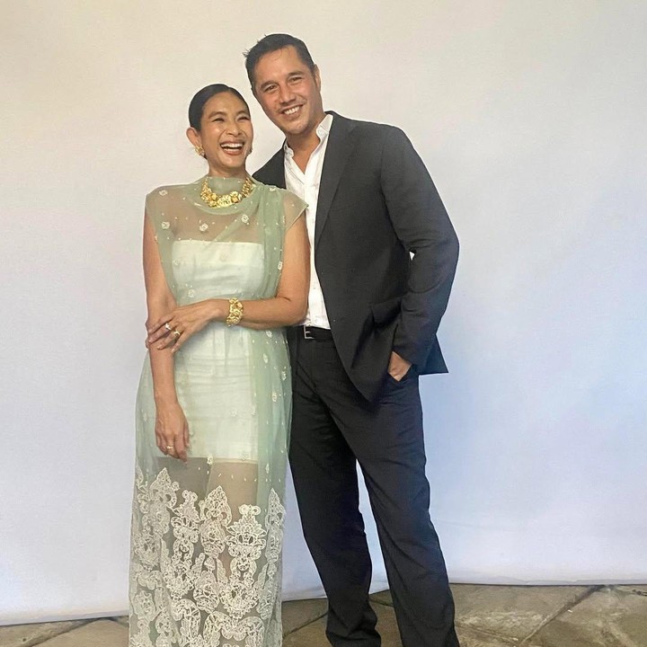 <p>Melalui unggahan di Instagram, Happy Salma mengunggah fotonya bersama Tjok Gus. Di foto ini, keduanya kompak memamerkan senyum bahagia. "<em>Rahajeng wanti warsa kadeudeuh hate. My special one</em>. (Selamat ulang tahun untukmu. Orang spesial untukku,)," tulis Happy Salma di <em>caption</em> unggahannya. (Foto: Instagram @happysalma)</p>