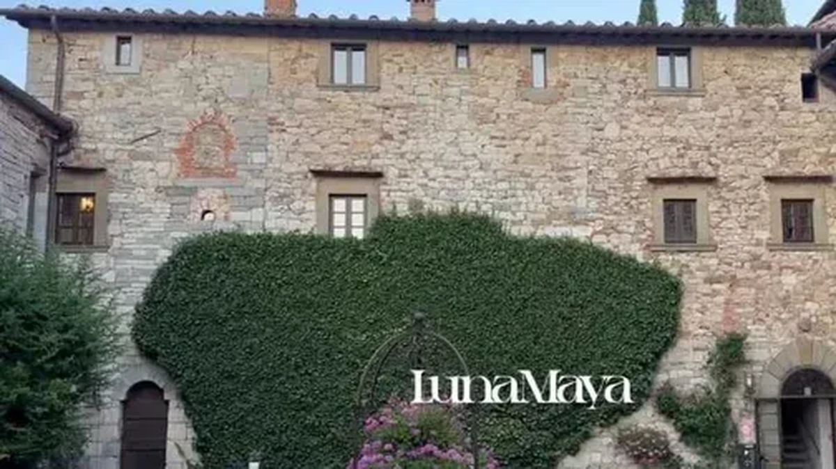 Hotel Luna Maya dan Maxime Bouttier Menginap di Italia