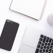 Pernah Lihat Orang Menaruh HP dengan Layar Menghadap Meja? Ini Alasannya!