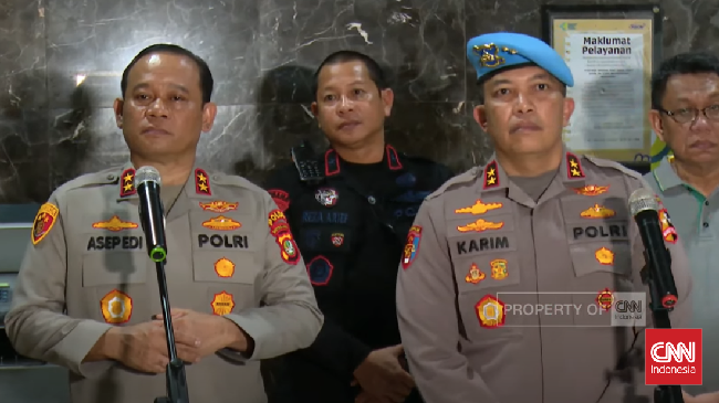 Mobil Brimob Lindas dan Tewaskan Ojol, Kapolda Janji Tindak Tegas Kapolda Metro Jaya Irjen Asep Edi Suheri mengatakan pihaknya akan menindak tegas anggota yang terlibat insiden terlindasnya driver ojek online hingga tewas.