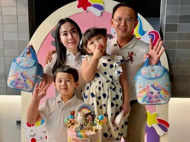 img-title Puput Nastiti Diduga Hamil Anak ke-3, Ini 7 Momen Ahok & Istri Rayakan Ultah ke-4 Sarah Disorot