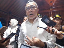 Menko Zulhas Tinjau Usaha Sewa Sepeda Onthel di Kopdes Candirejo Magelang