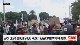 VIDEO: Massa Buruh Mulai Padati Kawasan Patung Kuda