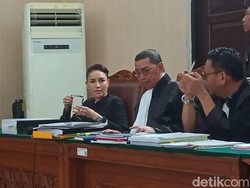 Nikita Mirzani Semprot Melvina Owner Skincare karena Ngaku Gak Baca Isi BAP