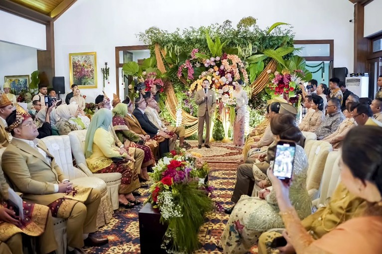 Potret lamaran Alifiya anak Dede Yusuf Potret lamaran Alifiya anak Dede Yusuf