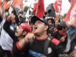 Sakit Hati Buruh Gajinya 35 Kali Lebih Kecil dari Anggota DPR