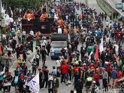 Buruh Minta Gaji Naik 10%, Ancam Mogok Nasional Jika Tak Dipenuhi