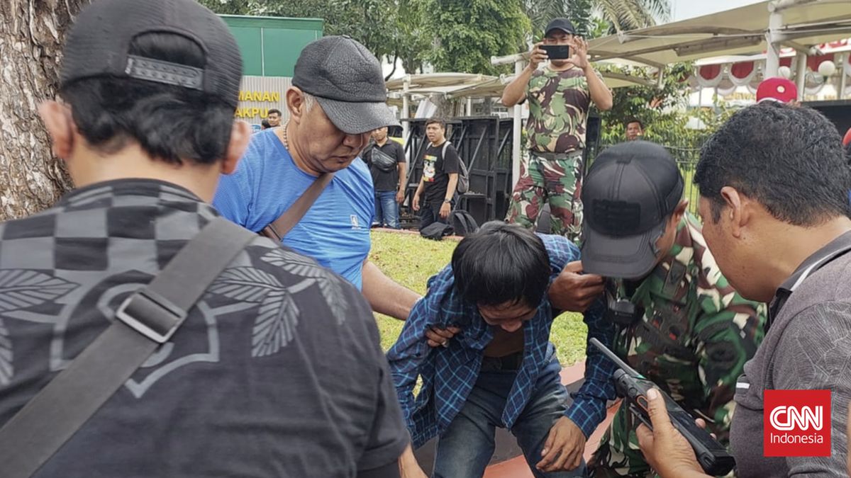 Pria Diduga Copet Tertangkap di Tengah Demo Buruh DPR