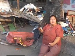 Pedagang Kaki Lima di Palembang Menangis Saat Lapaknya Dibongkar
