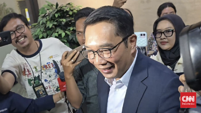 Eks Gubernur Jawa Barat Ridwan Kamil (RK) mendatangi Bareskrim Polri untuk menjalani pemeriksaan tambahan di kasus dugaan fitnah oleh selebgram Lisa Mariana.