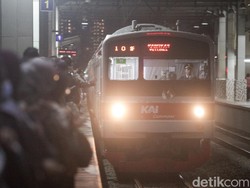 KRL Rangkasbitung Kembali Normal, Tanah Abang-Palmerah Aman Dilewati