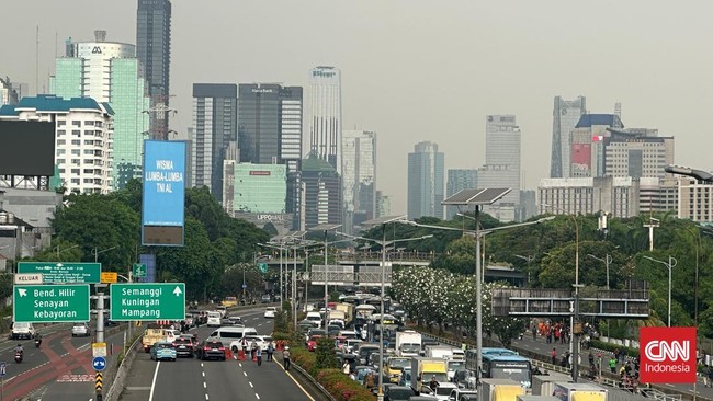 Malaysia, Filipina, Singapura, Prancis, Jepang, AS dan Kanada meminta warga negaranya menjauhi lokasi demonstrasi di Indonesia demi keamanan.