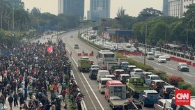 Demo di Depan DPR Berlanjut, Tol Dalam Kota Diblokir