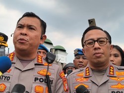 Polisi Tegaskan Demo Massa Buruh di Depan DPR Berjalan Kondusif