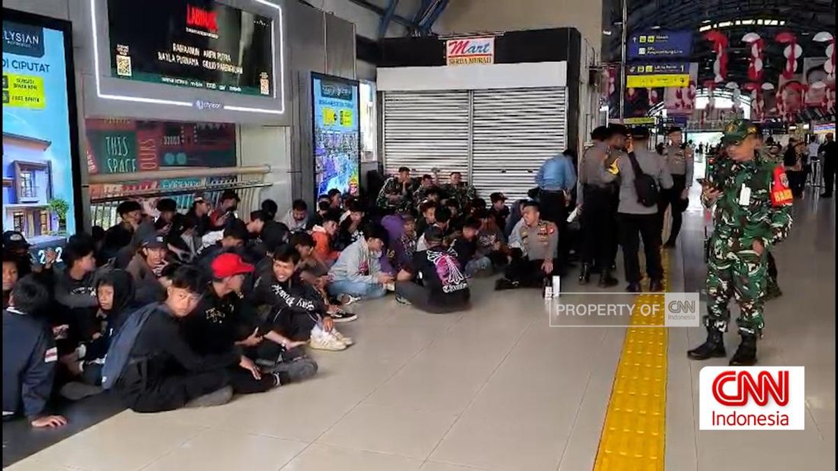 VIDEO: Ikut Demo, Puluhan Anak Muda Dilarang Tinggalkan St. Palmerah