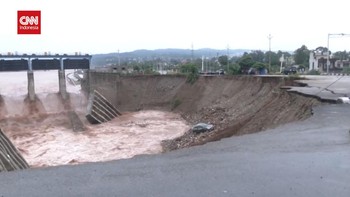 VIDEO: Longsor dan Banjir Bandang Tewaskan 30 Orang di Kashmir India