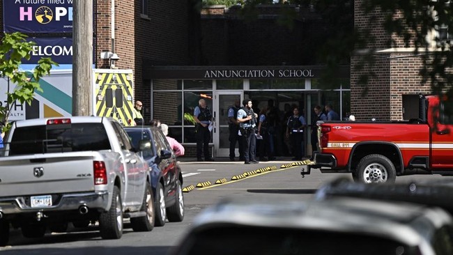 Insiden penembakan gereja berisi anak sekolah terjadi di Minneapolis, pelaku bunuh diri usai menewaskan dua orang.