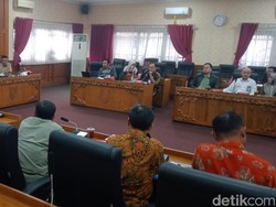 Warga Taji Klaten Mengadu ke DPRD Minta Kades Dipecat