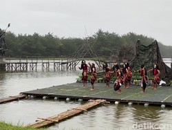 Pentas Sendratari Subali Sugriwa di Pantai Glagah, Penari Sampai Basah Kuyup