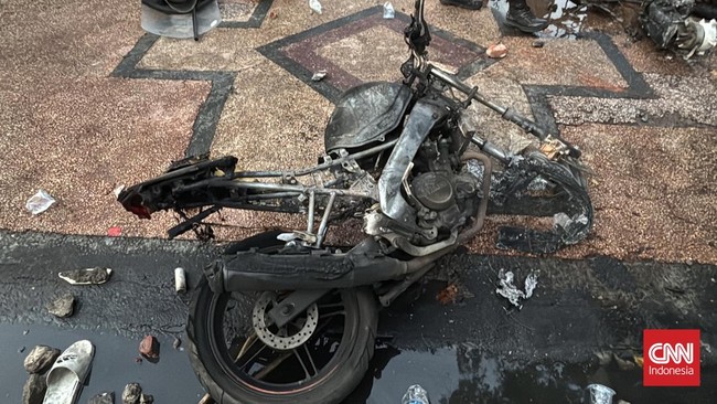 Ada kasus viral di media sosial soal motor terbakar di SPBU, netizen mempertanyakan cara penanganannya.