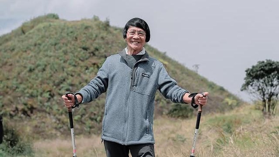 5 Potret Kak Seto Naik Gunung di Usia 74 Tahun 5 Potret Kak Seto Naik Gunung di Usia 74 Tahun