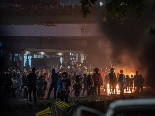  Pos Polisi Pasar Senen Dibakar Massa