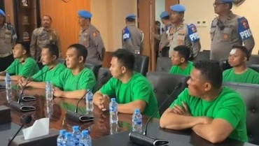 img-title Terpopuler: 7 Tampang Anggota Brimob yang Lindas Affan vs Video di Dalam Rantis