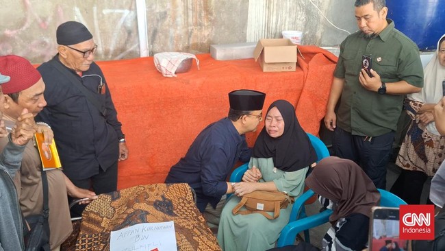 Anies Baswedan melayat ke rumah duka Affan Kurniawan, driver ojol yang tewas dilindas Rantis Brimob. Anies mendoakan keadilan untuk korban.