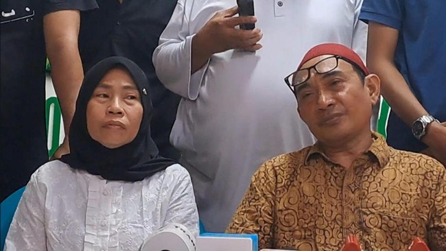 Ayah Affan meminta keadilan untuk anaknya yang meninggal dunia usai dilindas mobil rantis milik Brimob.