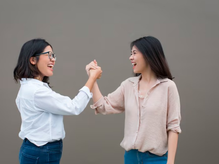 Tips melawan internalized misogyny dan dukung sesama perempuan/Foto: freepik.com/Phonlamaistudio