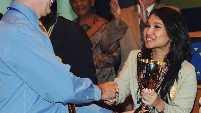 Banjir Prestasi! Ini Profil Salsa Erwina, Influencer yang Tantang Debat Anggota DPR Ahmad Sahroni