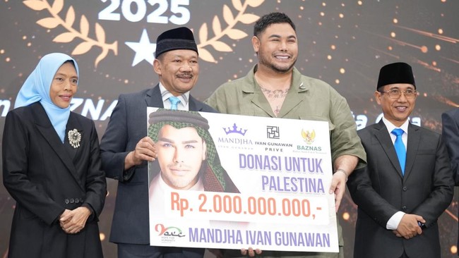 Ivan Gunawan sumbangkan Rp2 miliar untuk Palestina melalui Baznas, terima penghargaan Tokoh Publik Gerakan Cinta Zakat, jadi inspirasi kebaikan.