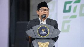 Menko PM Muhaimin Raih Baznas Award, Ajak Sinergi Perangi Kemiskinan