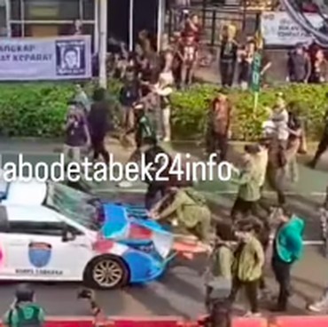 Demo Berakhir Ricuh, Mobil Polisi Kembali Lindas Demonstran